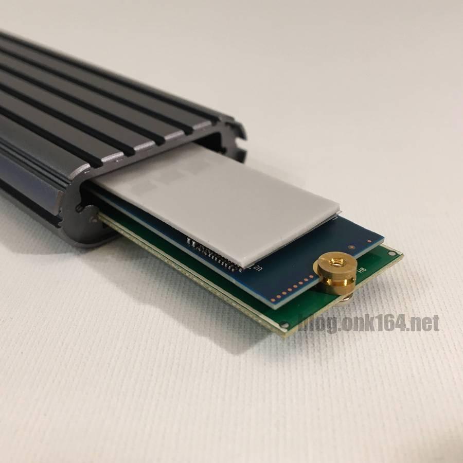 Cable Matters 外付けM.2 SSDケースにSSDを取り付ける方法。ケース型番201091-GRYとWD SN570の組み合わせ