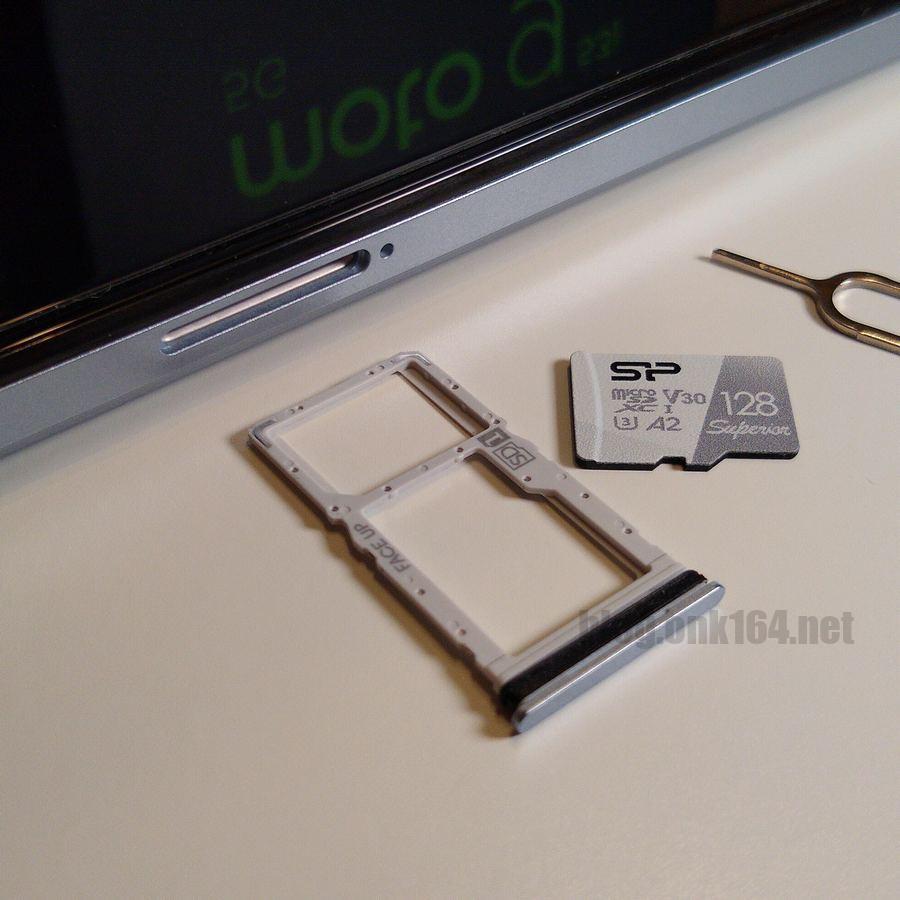 moto g53jにSDカードを取り付る方法。Android 13 スマートフォン